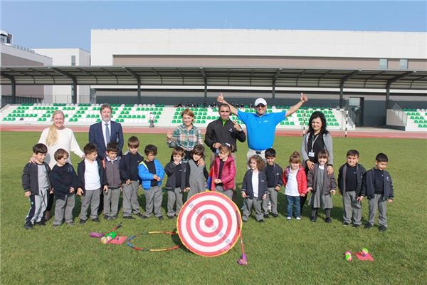  Golf lessons for KG students